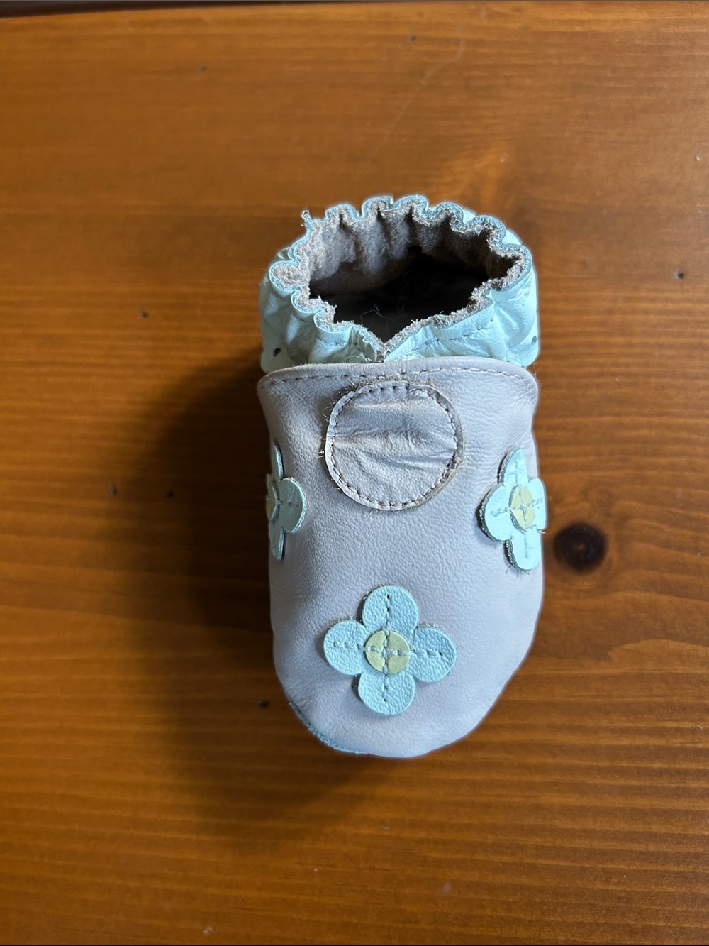 Robeez Soft Leather Shoe with Mint Flower Appliqués